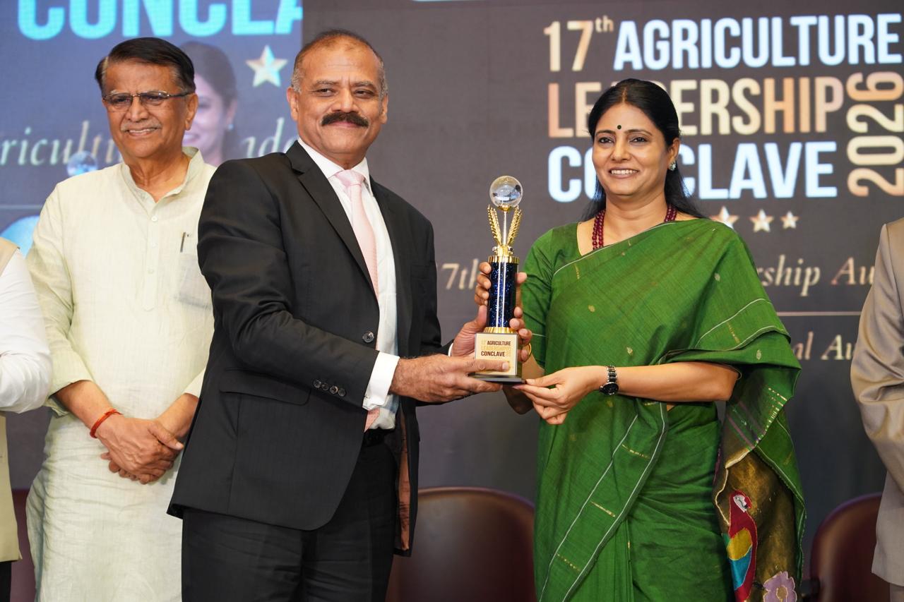 Sanjiv Kanwar honoured with Outstanding Professional of the Year Award in the Soil Health & Plant Nutrition